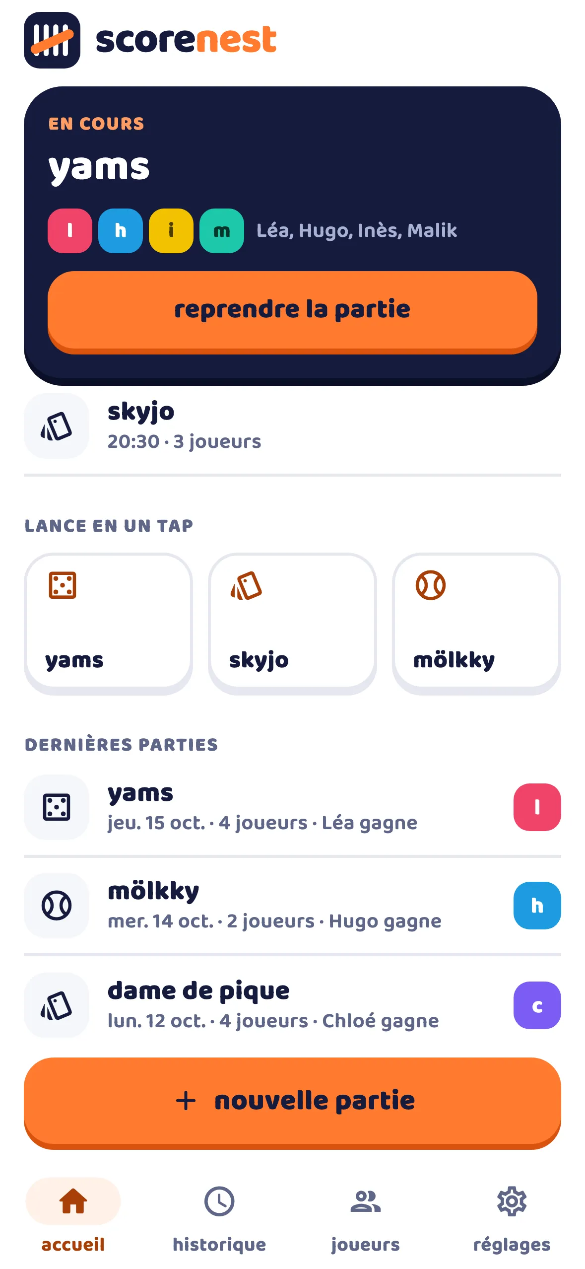Accueil : un yams en cours à quatre joueurs avec le bouton « reprendre la partie », les jeux à lancer en un tap et les dernières parties